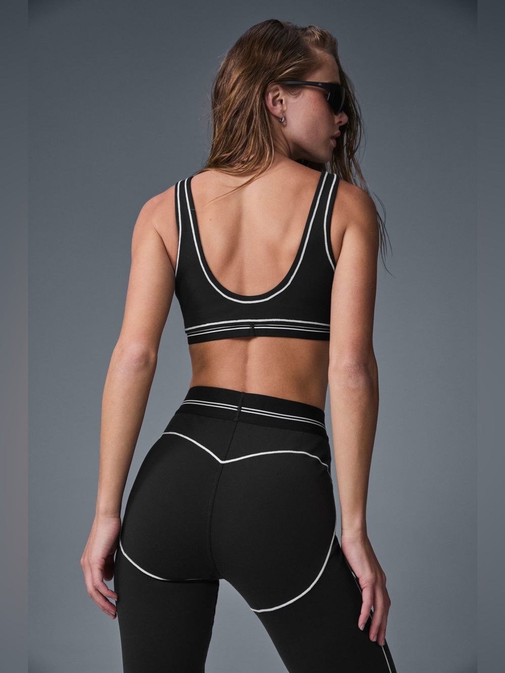 ALO Yoga Airbrush Heart Throb Bra and Leggings Set - Picture 12 of 16